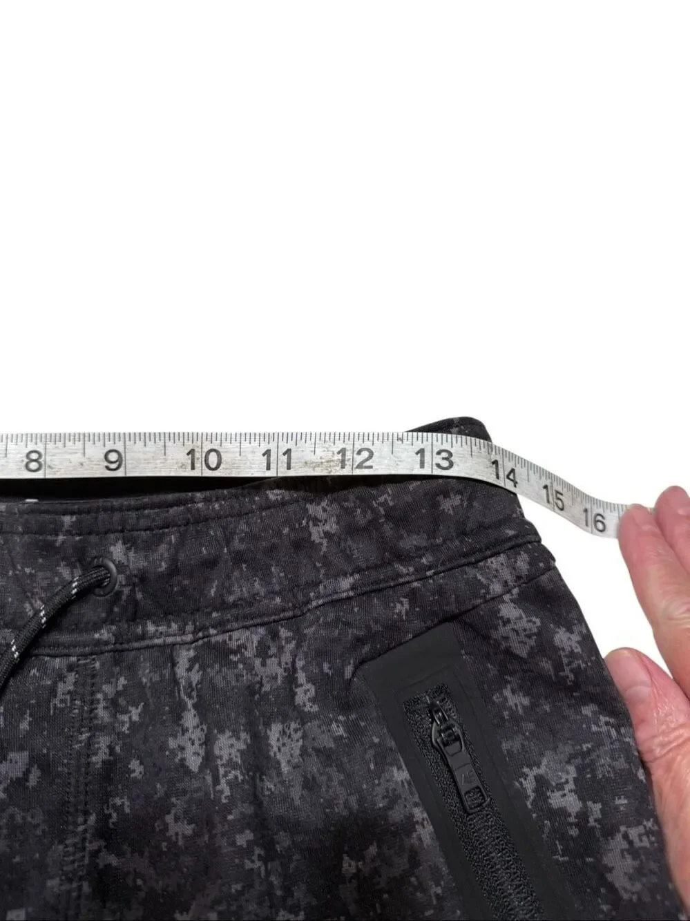 American Eagle Men’s joggers black/Gray camo zippered pockets Sz S